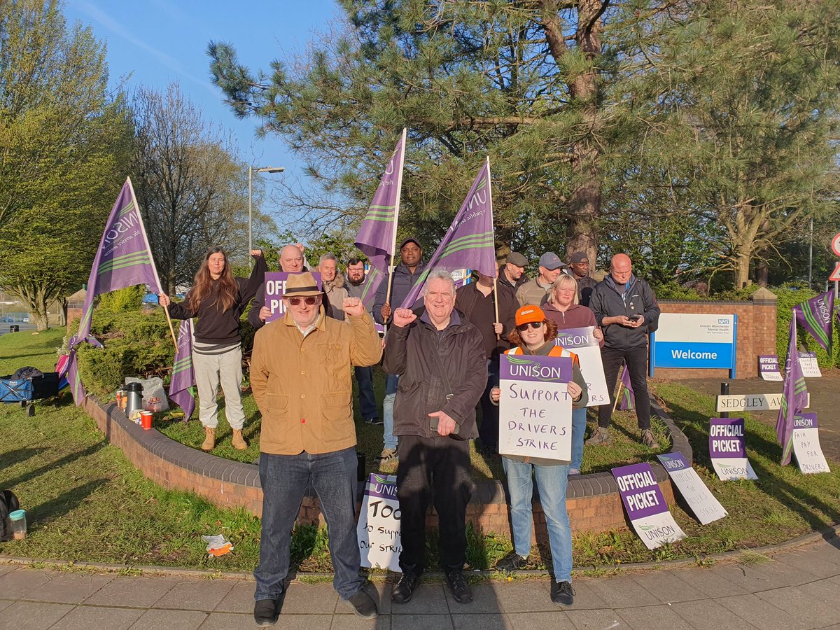 ERunswickBMA's tweet image. Out to support the @GMMH_NHS Drivers' Picket at 7.30 today. They are vital in the chain of clinical care, collecting blood tests and delivering meds. 
They got upgraded as Band 3 in June but the trust won't pay!

Pickets all week - go to support them!
#Solidarity @Unisongmmh