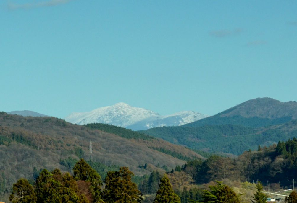 agehasensei's tweet photo. 岩手山と早池峰山、だいぶ雪解けが進みましたね☺　#私の好きな盛岡 #写真 #oldlens #nikon https://t.co/0Yo2kq0IRd