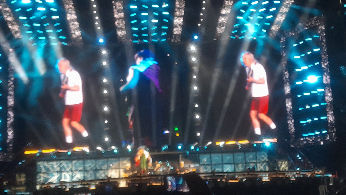 Hector Becerra tweet media