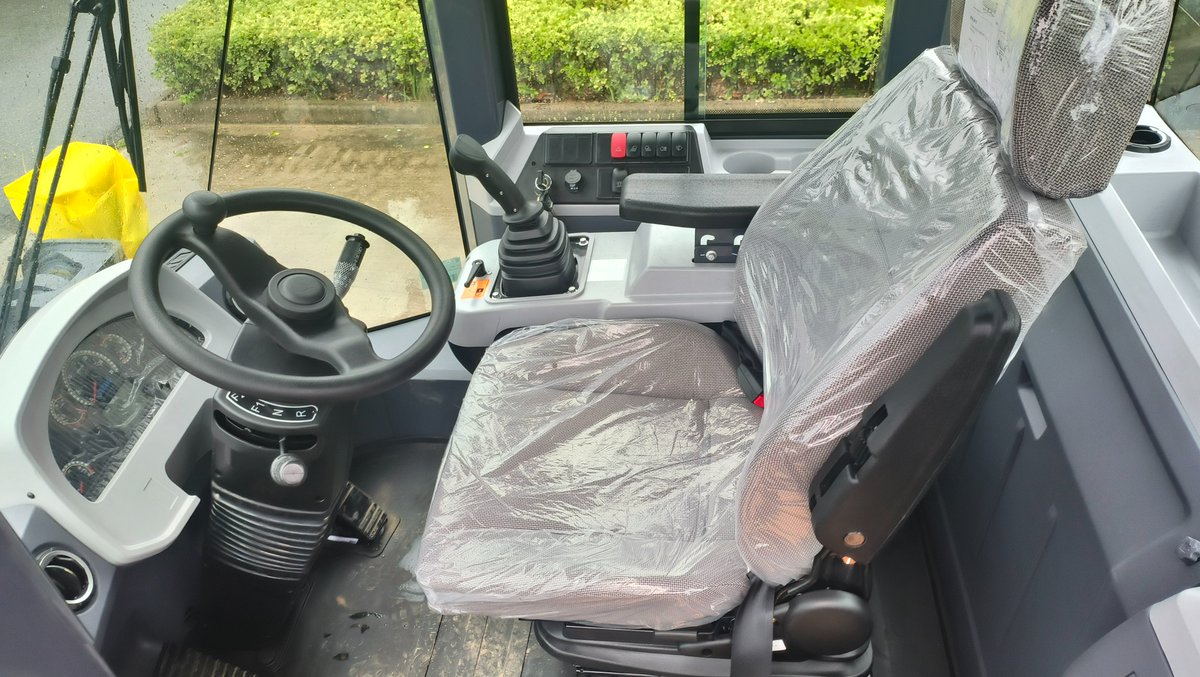 silvia_kagamiko's tweet photo. @komatco  ✨XCMG 4Ton Wheel Loader XC948✨
📧Email: silvia@komatco.com
🥰Welcome to inquiry: +86 19861971619(WhatApp &amp; WeChat)
#XCMG #wheelloader #xcmgloader #constructionmachine https://t.co/pCL7F9AWCr