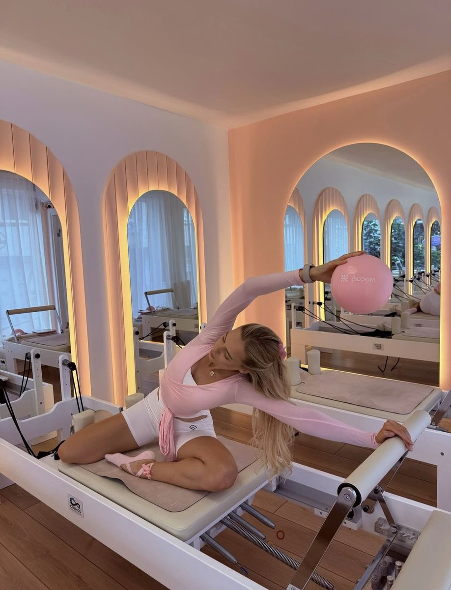 Diorgirlx's tweet photo. pink pilates princess 🎀💗 https://t.co/nW92eTB7XX