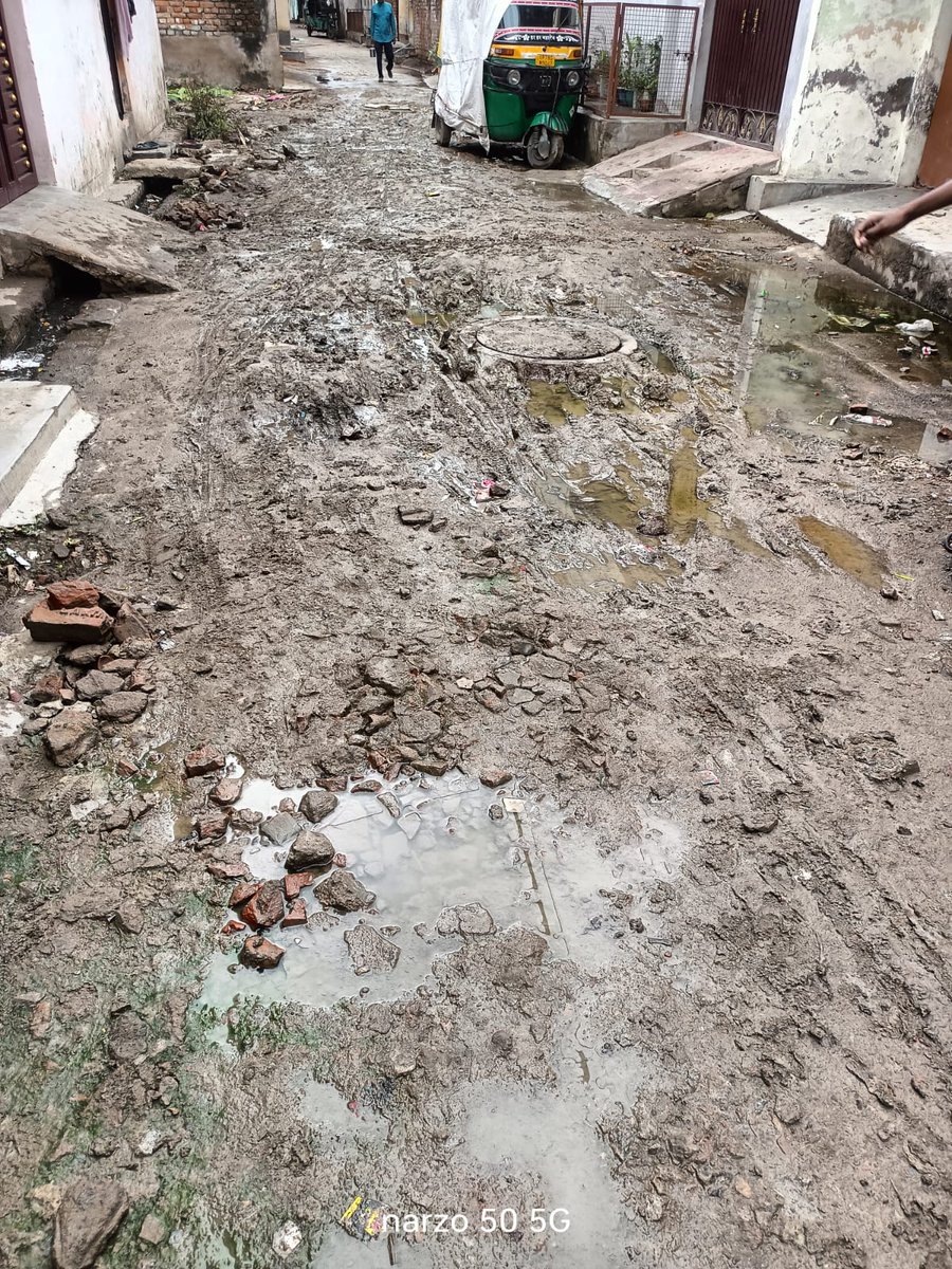 Achchha ji to ye kya mangal grah ka hai apke krishna nagar office se matra 400 meter dur hai kitna jhuth bolenge