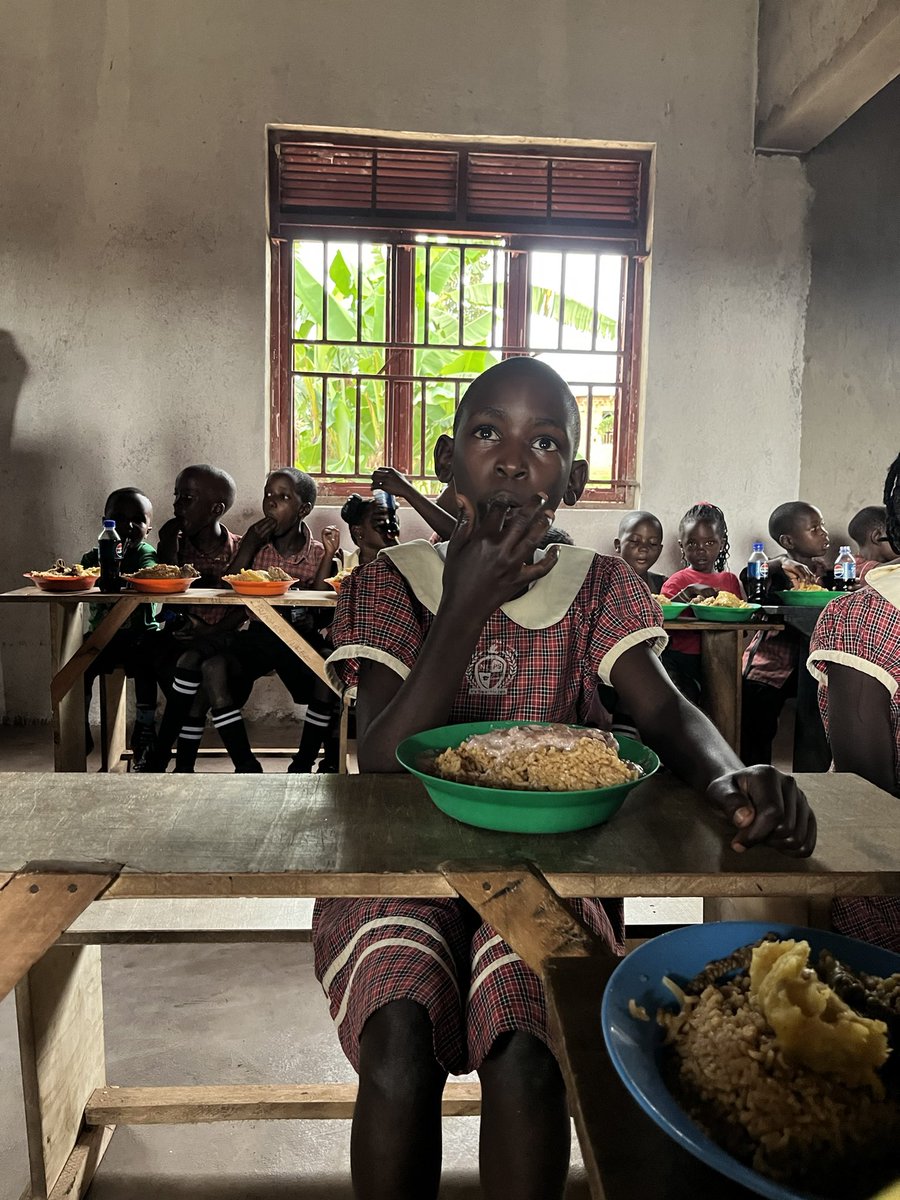 SserubiriDevis's tweet photo. This Easter was very special for our children,and they will never forget it. The celebration was wonderful, and they were so happy to share a meal of mutton meat and fruits together like a family.

We are truly grateful to all our supporters and families who made this possible. https://t.co/zivmck15qv