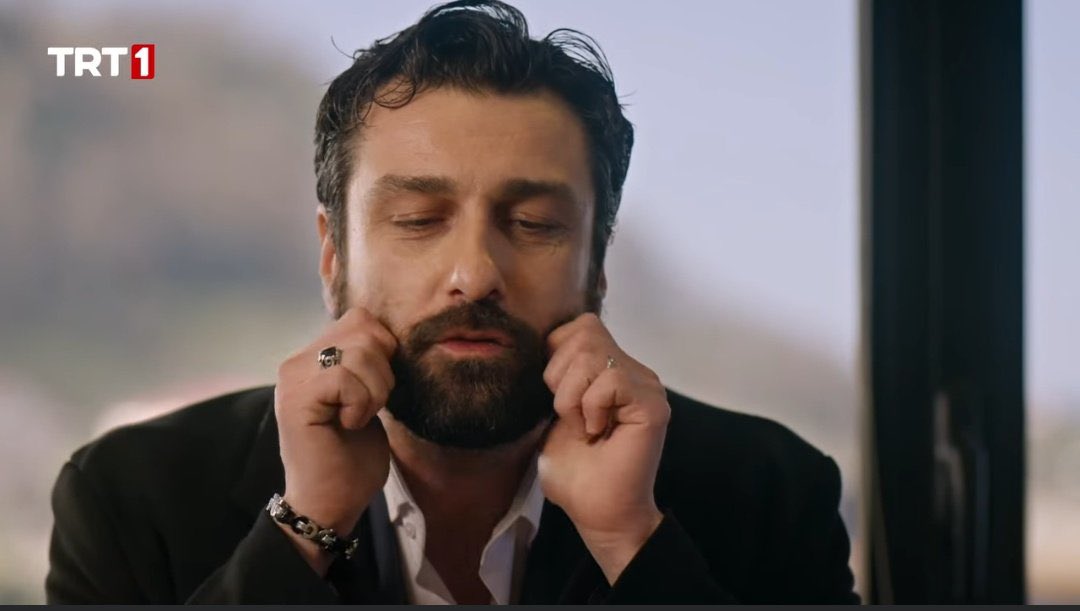 gamzekzldag's tweet photo. Benzer işler 🤣 #TaşacakBuDeniz #şeriffurtuna https://t.co/T8TFpr0QON
