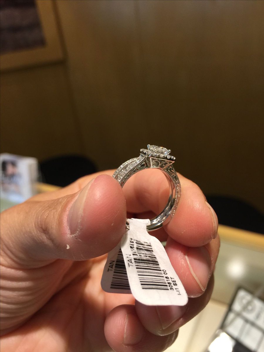 exknighttx's tweet image. Ring 💍 proof