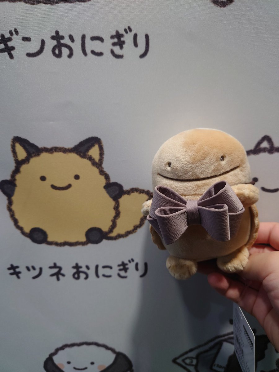 TorajakoM's tweet photo. キツネおにぎりとコラボ。

#なんもの撮ったよ
#東京駅一番街
#二巡目 https://t.co/dZlg5hcDg0