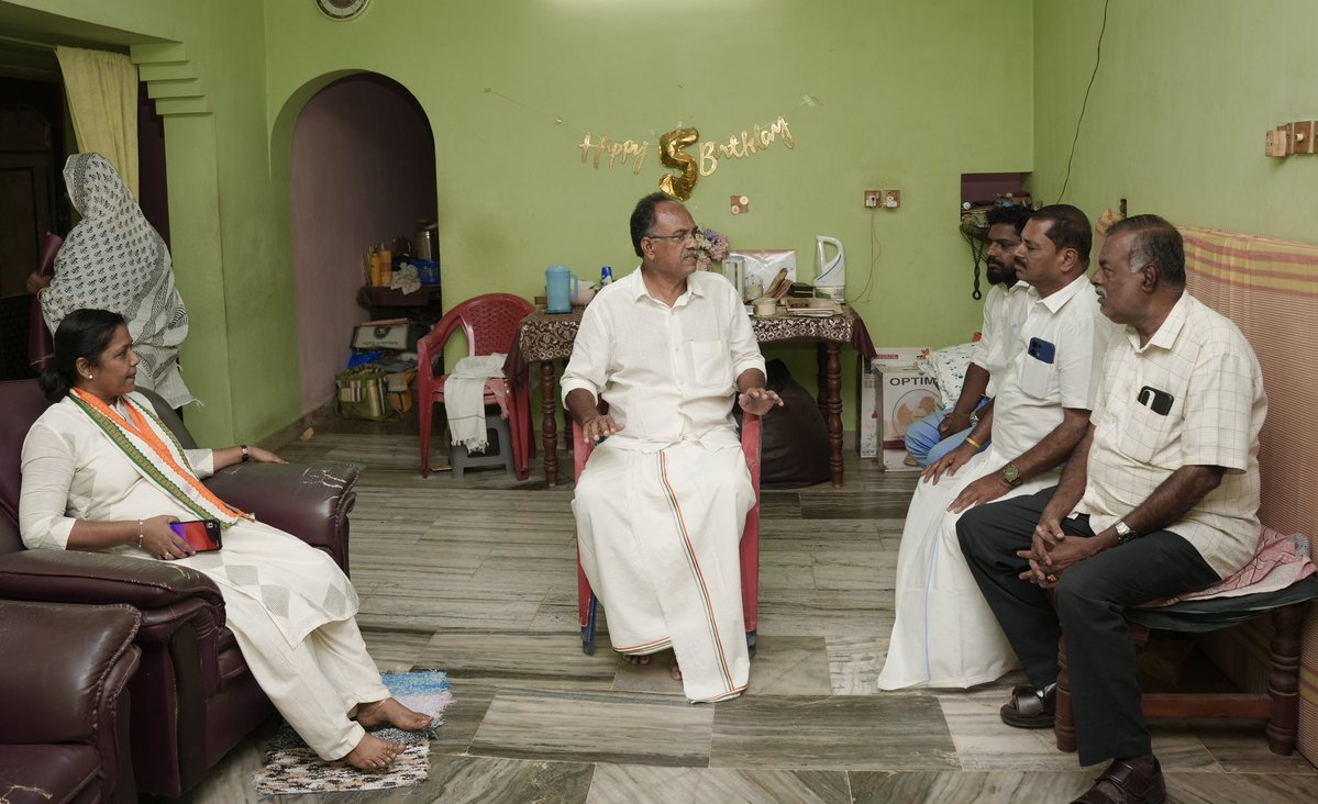 TharahaiC's tweet image. குளச்சல் தொகுதி காங்கிரஸ் வேட்பாளராக தேர்வு செய்யப்பட்டதை தொடர்ந்து காங்கிரஸ் கட்சியின் மூத்த தலைவரும், தமிழ்நாடு காங்கிரஸ் கமிட்டியின் மாநில பொதுக்குழு உறுப்பினருமான சகோதரர் திரு. யூசுப்கான் அவர்களை அவர்களது இல்லத்தில் சந்தித்து நலம் விசாரித்து வாழ்த்து பெற்றேன்.

#Colachel