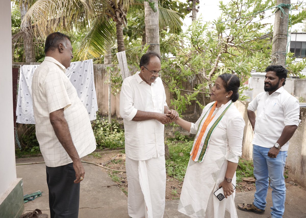 TharahaiC's tweet image. குளச்சல் தொகுதி காங்கிரஸ் வேட்பாளராக தேர்வு செய்யப்பட்டதை தொடர்ந்து காங்கிரஸ் கட்சியின் மூத்த தலைவரும், தமிழ்நாடு காங்கிரஸ் கமிட்டியின் மாநில பொதுக்குழு உறுப்பினருமான சகோதரர் திரு. யூசுப்கான் அவர்களை அவர்களது இல்லத்தில் சந்தித்து நலம் விசாரித்து வாழ்த்து பெற்றேன்.

#Colachel