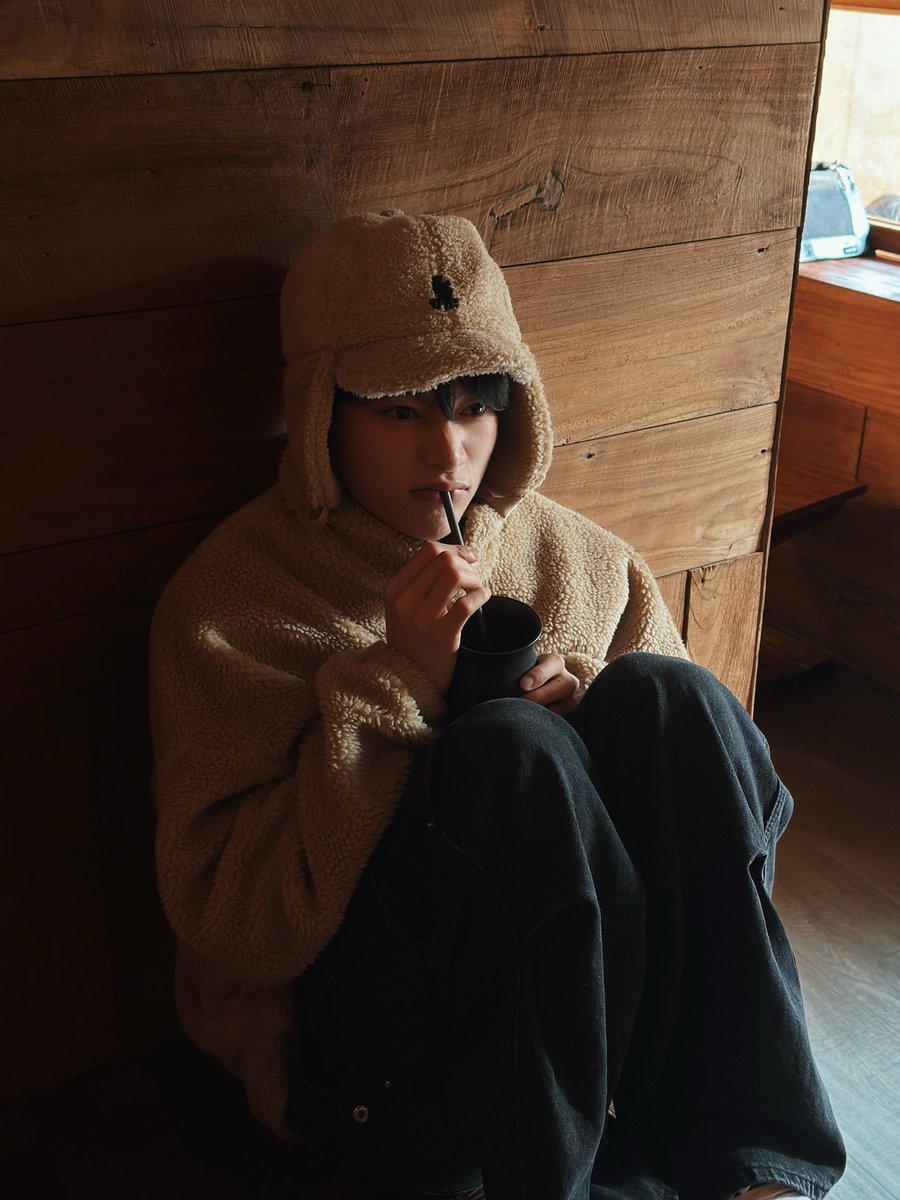 TEMPEST_SPAIN's tweet photo. 📸26.04.07
Actualización de #HANBIN en su Instagram personal @//hanbinori
"Horas tranquilas🧣"
#TEMPEST #템페스트 #テンペスト
#As_I_am #In_The_Dark
(1/4) https://t.co/H0lWvBqllJ