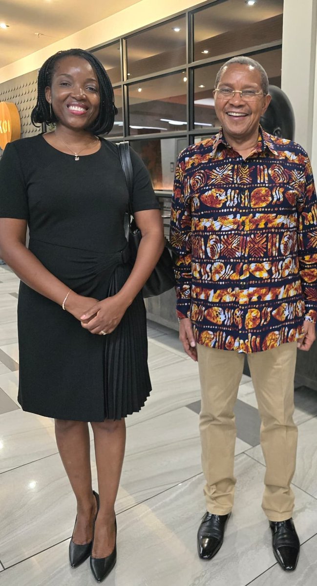 NgalulaPe's tweet image. It was an honor to have a fruitful exchange with former Tanzanian President His Excellency Kikwete. #Tanzania is now one of the leaders in electric vehicles in East Africa. There are approximately 5,000 electric vehicles in operation there. #TimeWillTell! #EV