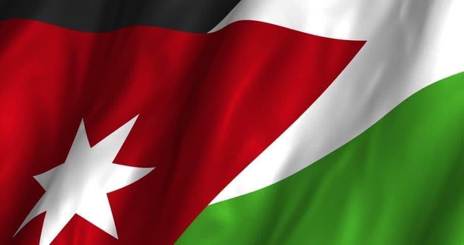 MusaSaket's tweet photo. انتهت الحرب، ولو مؤقتًا؛ فلم يُفجع طفل، ولم يقف مواطن في طوابير الغاز أو الخبز. حفظ الله الأردن وطنًا وقيادةً وجيشاً وشعباً من كل سوء.
والآن آن الأوان لتوحيد الصف العربي، والمضي نحو تكامل اقتصادي وعسكري، وصياغة مشروع عربي مستقل يعبّر عن مصالحنا وطموحاتنا
#الاردن #الحرب_على_إيران https://t.co/HrsQqvSENI