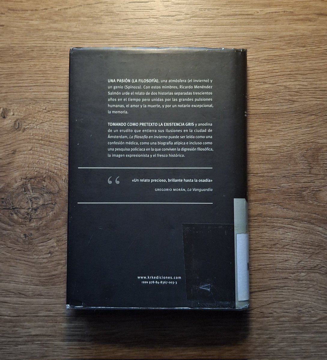 lazarosantano_'s tweet photo. «De un lado queda el mundo con el hombre; del otro queda el tiempo solo, sigiloso, sibilino».

*Creo que voy a ser pesado recomendando unas cuantas veces este 'pequeño' y extraño gran libro de Menéndez Salmón; y enhorabuena a @KRKEdiciones por publicarlo. https://t.co/YgrwkWz3pC