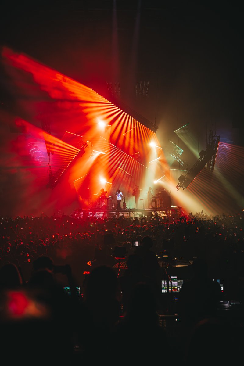 MovistarArenaEs's tweet photo. Luces, psicodelia y un viaje directo a otra dimensión. Anoche no fue un concierto, fue una experiencia. ✨

Tame Impala en el #MovistarArena de Madrid.

📸 Manu Pasik https://t.co/i8GTrSTciw