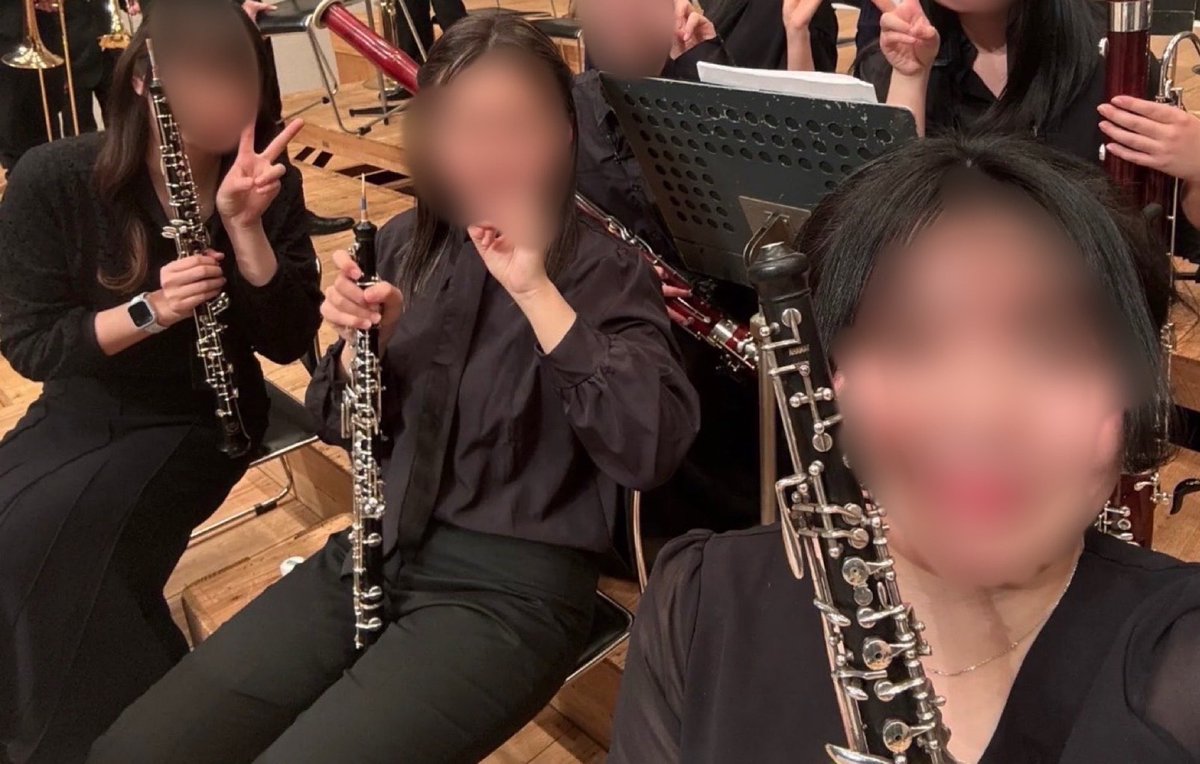 [Ob]
こんにちは! オーボエパートです!
オーボエは、音色がとても綺麗な楽器で、メロディーを担当す ることも多く、吹いていてとても気持ちいい楽器です。
大学生2名、院生1名で活動してます!!
 (まさかのまさかの 全員地域デザイン科学部! そして全員学科はバラバラ! 地デザ