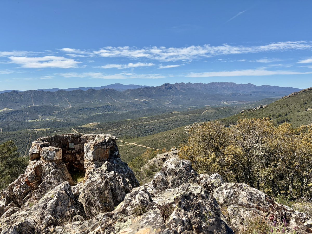 nachoramosc's tweet photo. Sinclinal de Guadarranque-Gualija. Geoparque Villuercas Ibores Jara. #Extremadura #Geoparque https://t.co/zm3iAg9Qn4