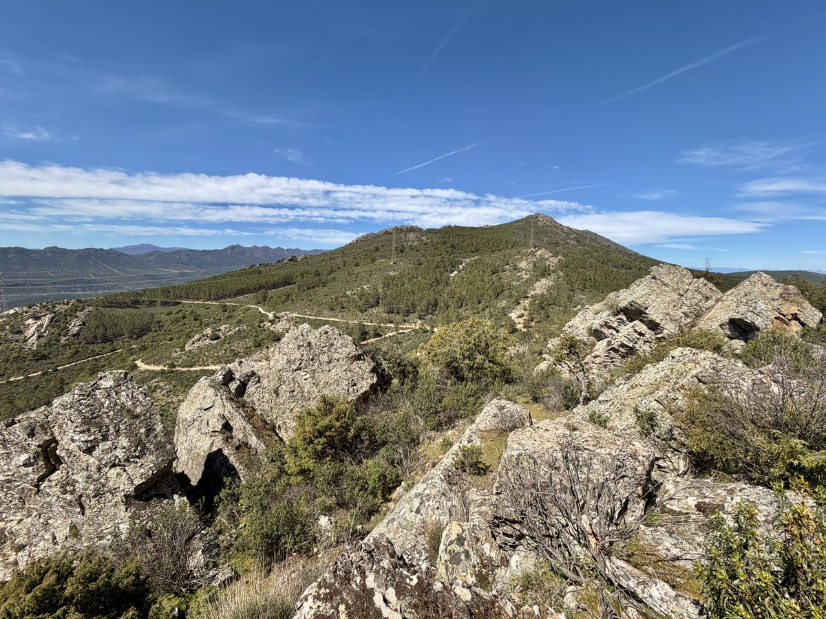 nachoramosc's tweet photo. Sinclinal de Guadarranque-Gualija. Geoparque Villuercas Ibores Jara. #Extremadura #Geoparque https://t.co/zm3iAg9Qn4