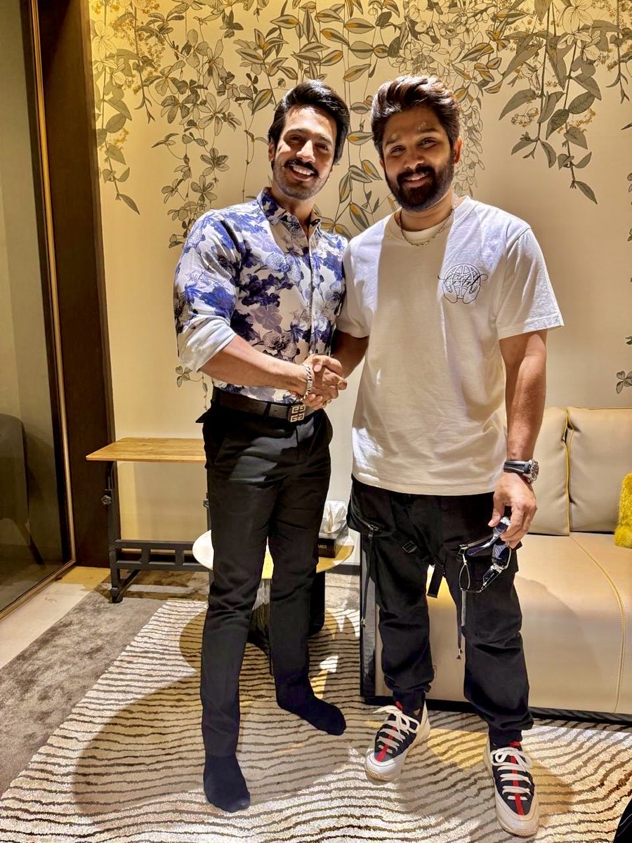 ActorAnupSingh's tweet photo. Expect the unexpected when it’s @alluarjun coming up!!! 

What a killer poster &amp; look!!! Happy birthday sir!!! Looking forward to see you kill it 🔥 👏🙏❤️

#happybirthdayAlluarjun https://t.co/YmFKHy69h9