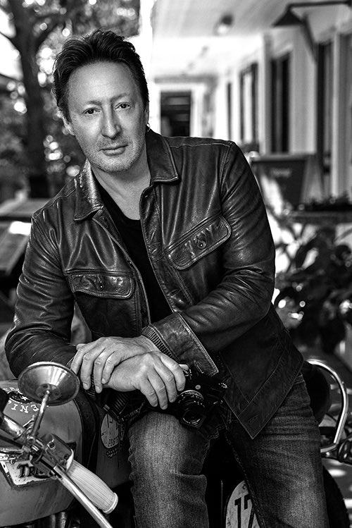 SoundBites_Rock's tweet image. HAPPY 63rd BIRTHDAY, JULIAN LENNON! 🎉

#JulianLennon #poprock #rock #happybirthdayJulianLennon 
📸 Per Bernal