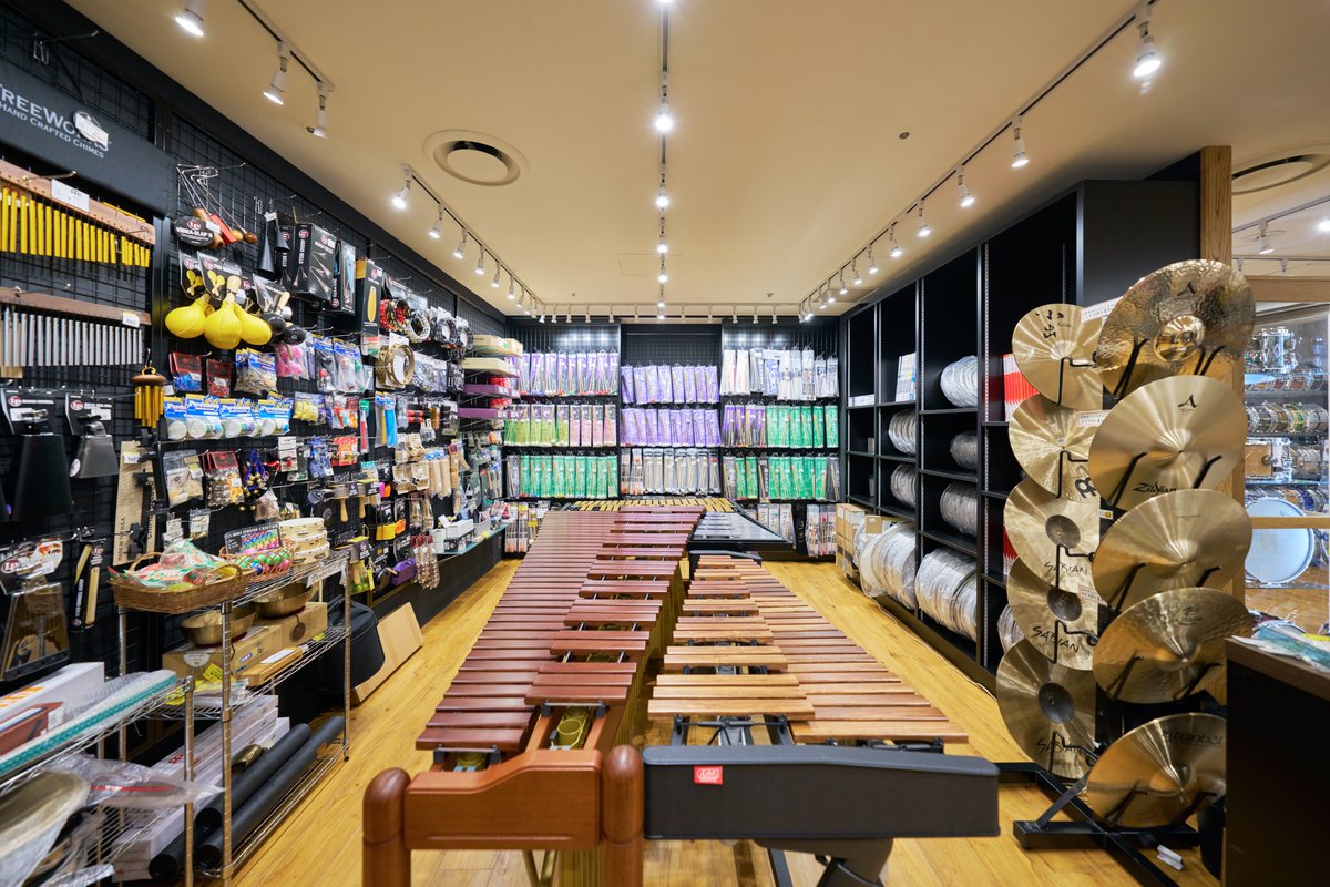 DRUM_CENTER's tweet photo. お待たせしました🙇‍♀️
いよいよ明日4/9（木）12:00 新店舗オープンします🎉
おかげさまで思いが沢山詰まったカッコイイ売場ができました😭
ぜひお越しくださいませ。スタッフ一同お待ちしています！
MIKIGAKKI RHYTHM SQUARE DRUM CENTER
三木楽器リズムスクエア ドラムセンター
https://t.co/p97DiFwi4B https://t.co/UKwgSPGr2x