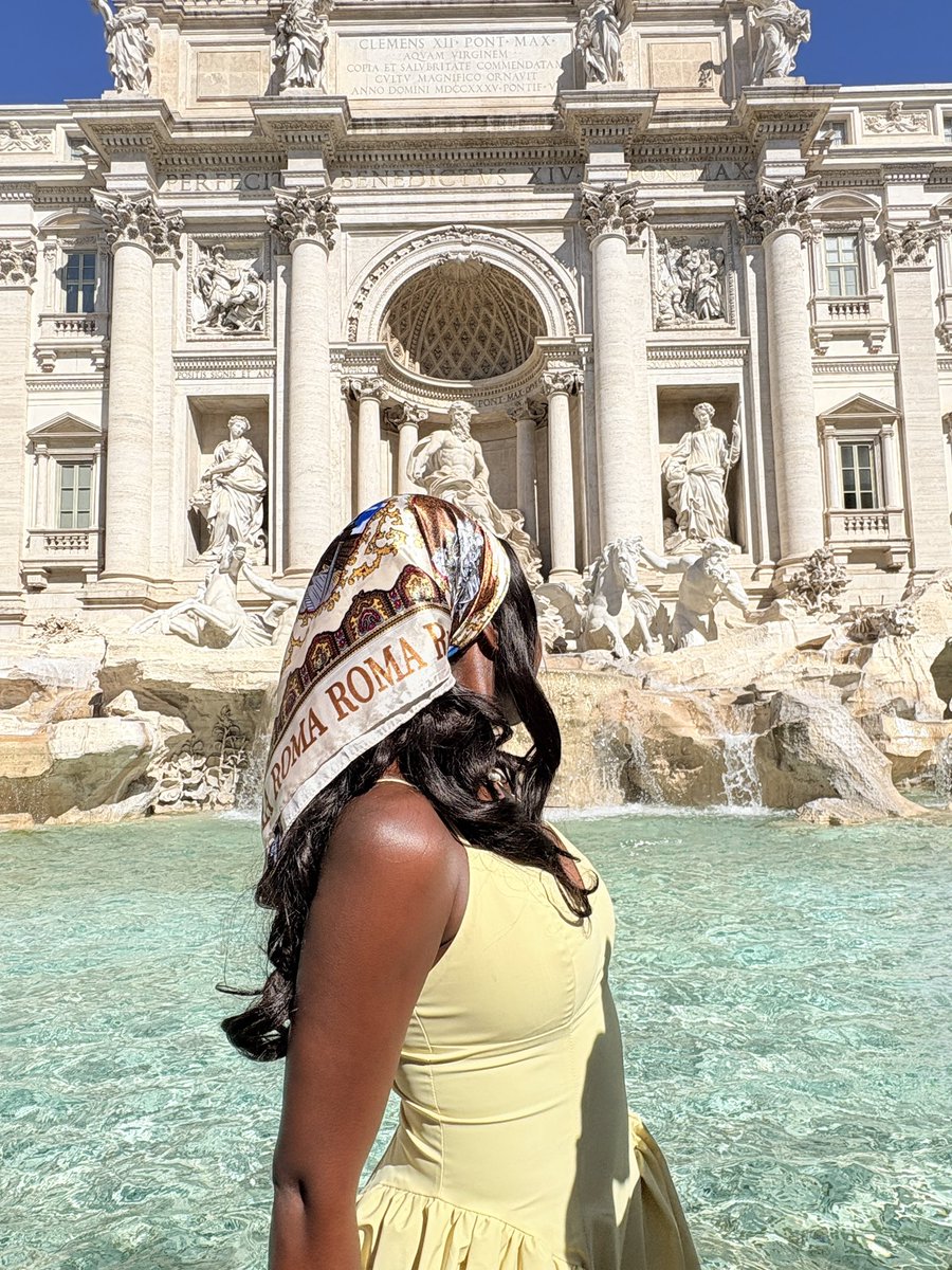 EuniceEludinni's tweet photo. 📍 Rome, Italy 🇮🇹 

Trevi Fountain &amp; The colosseum https://t.co/COhQwotCsu