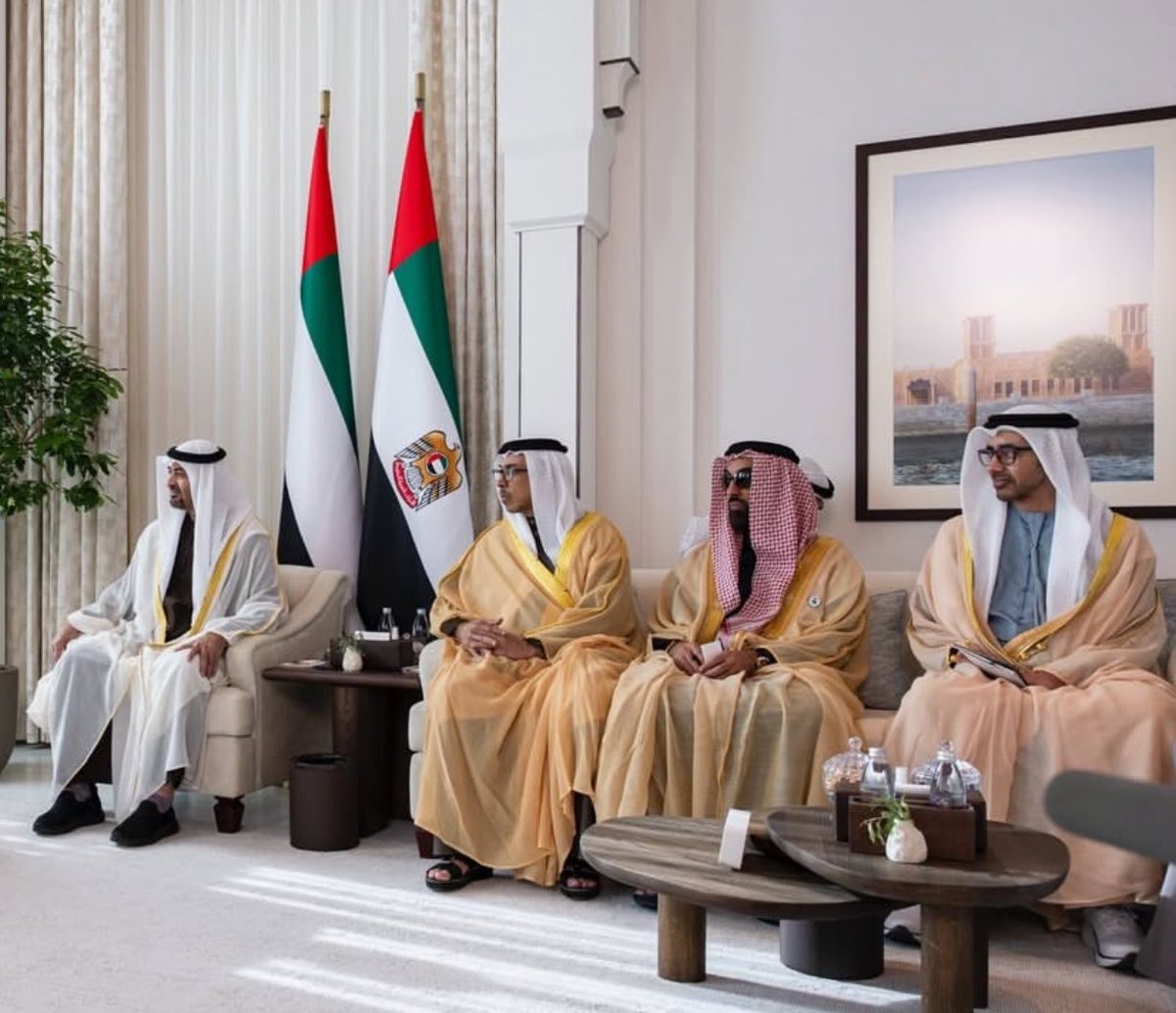 من يشيل الهمّ في ظل الفلاحي 
الوطن والشعبّ في أيدي أمينه⚔️🇦🇪