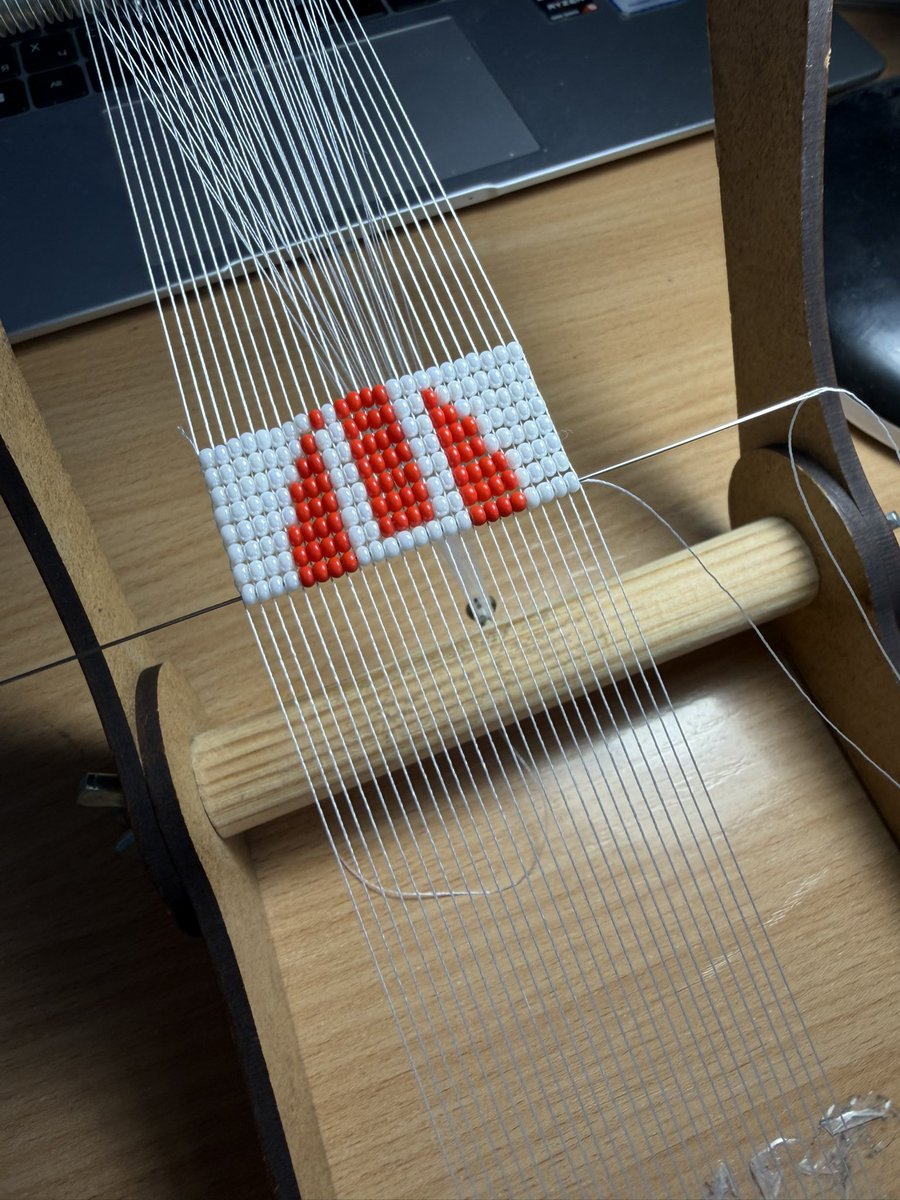 bee 🐝 commissions open 💜 tweet media