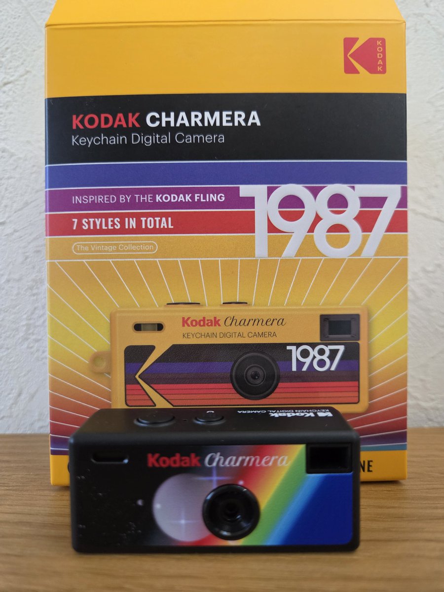 つ、ついに…
お迎えしてしまった #charmera 
ロフトで購入しましたが、商品カードが最後の1枚やった。
そんな中で、なんと私が一番欲しかったデザインを当ててしまった…(泣)
なんやこの強運は…ここで使いたくなかったけど、
嬉しすぎる〜！！！😭😭
#kodak