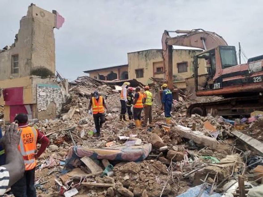 DailyTimesNGR's tweet image. Abuja Building Collapse: Wike Orders Arrest of Owner, Revokes Land Allocation

The Minister of the Federal Capital Territory Administration, Nyesom Wike, has ordered the arrest of the owner of a building that collapsed in Abuja.

📢 Follow for more updates.

#Abuja #NewsUpdate