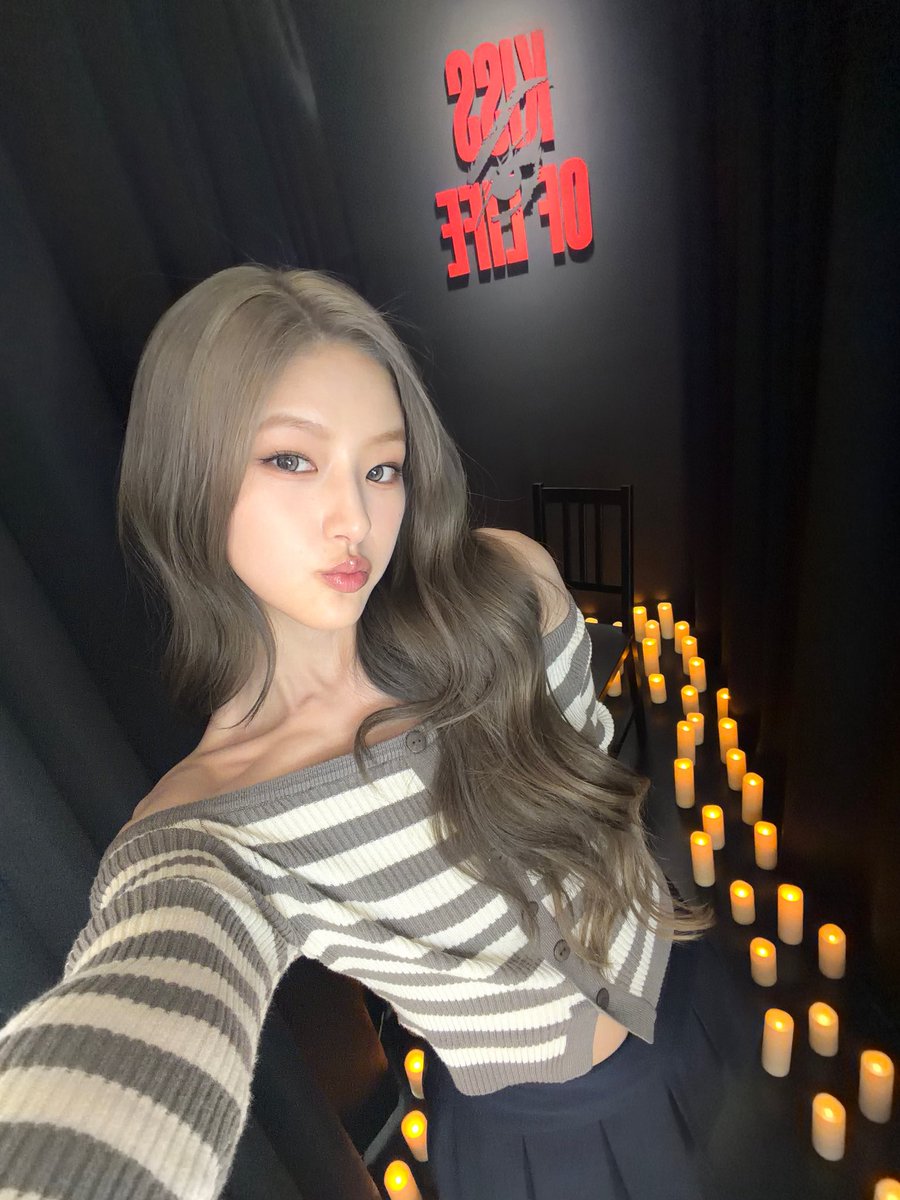 KISSOFLIFE_S2's tweet image. [하늘☁️🦋] 키오프랑 포토이즘 찍으러 망원가는 사람 누구야⁉️❓⁉️—&amp;gt;🤍🤍

#KISSOFLIFE #키스오브라이프 #KIOF 
#HANEUL #하늘