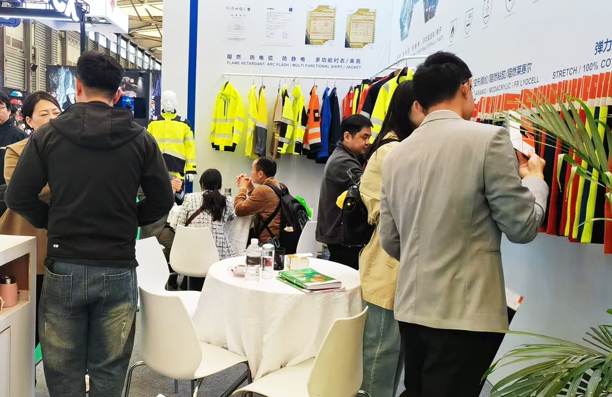SandyDrotex's tweet photo. DROTEX showcases its environmentally friendly flame retardant fabrics and scenario-specific flame retardant clothing at the CIOSH exhibition.
#workwear #safetyclothing  #DROTEX https://t.co/L9UNaIJ4SI