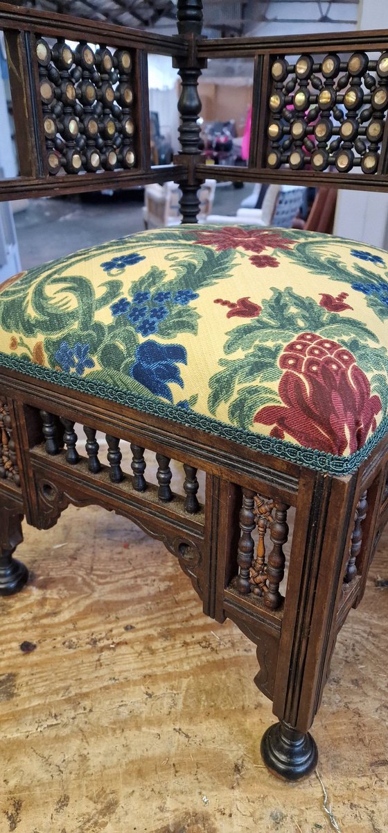 CraigHughes123's tweet image. Before &amp;amp; after pair of antique chairs, fully stripped, upholstered and braided.
#antique #upholstery