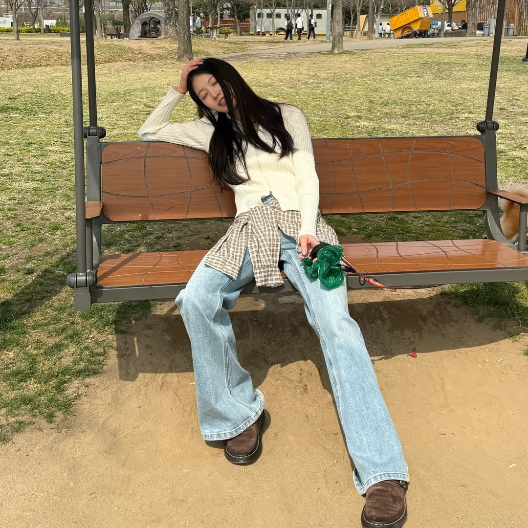 celeb_wish_list's tweet photo. ❏ WHO : #공승연
❏ WHERE : 공승연 인스타그램
❏ BRAND : #ANNANDELMAN #앤안델만
❏ ITEM : PANTS
❏ 출처 : 공승연 인스타그램 https://t.co/vqVD1b8Av2