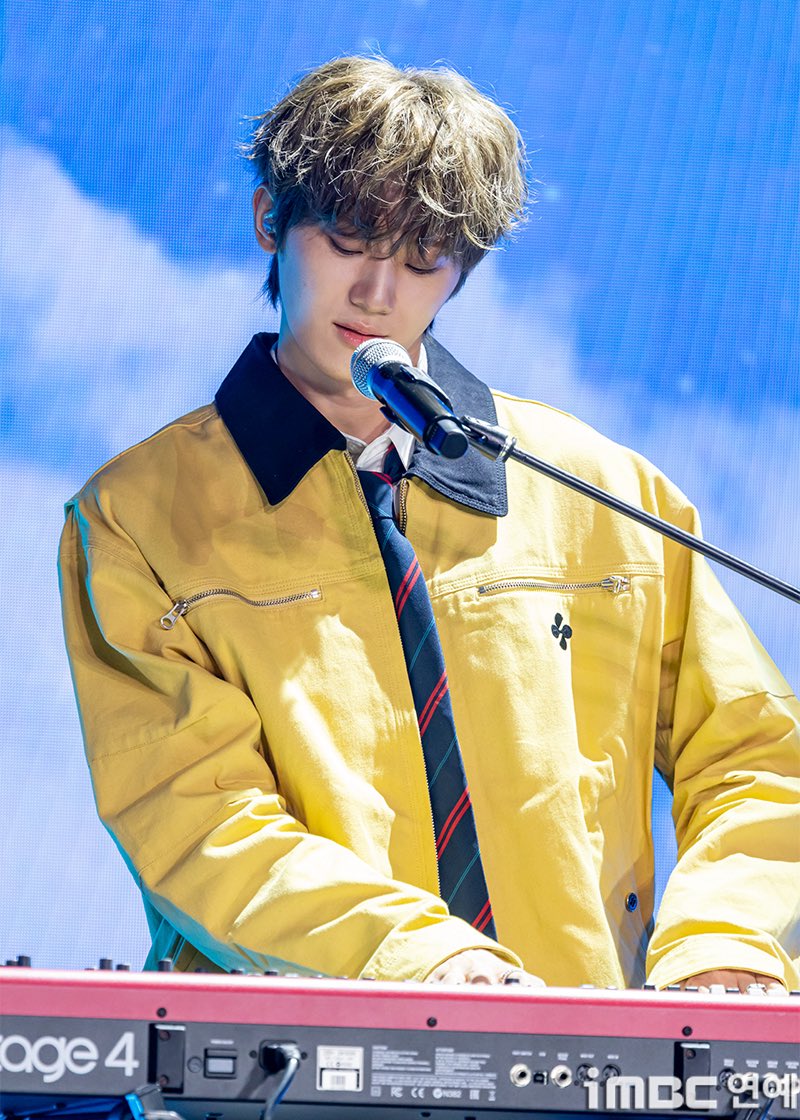 YYJ_0321's tweet photo. 마이크가 있다!🎤#윤영준 https://t.co/Ejwjp4pH5O