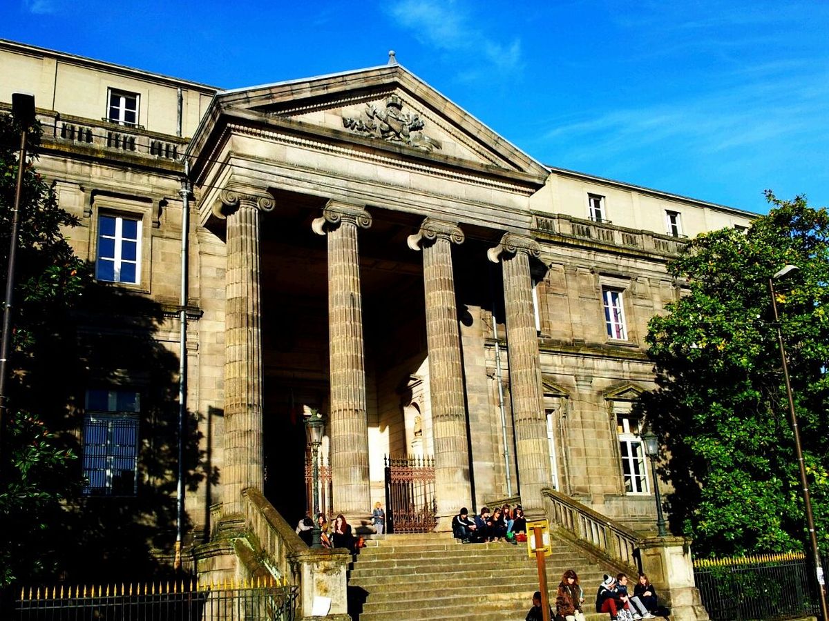 Fdesouche.com est une revue de presse tweet media