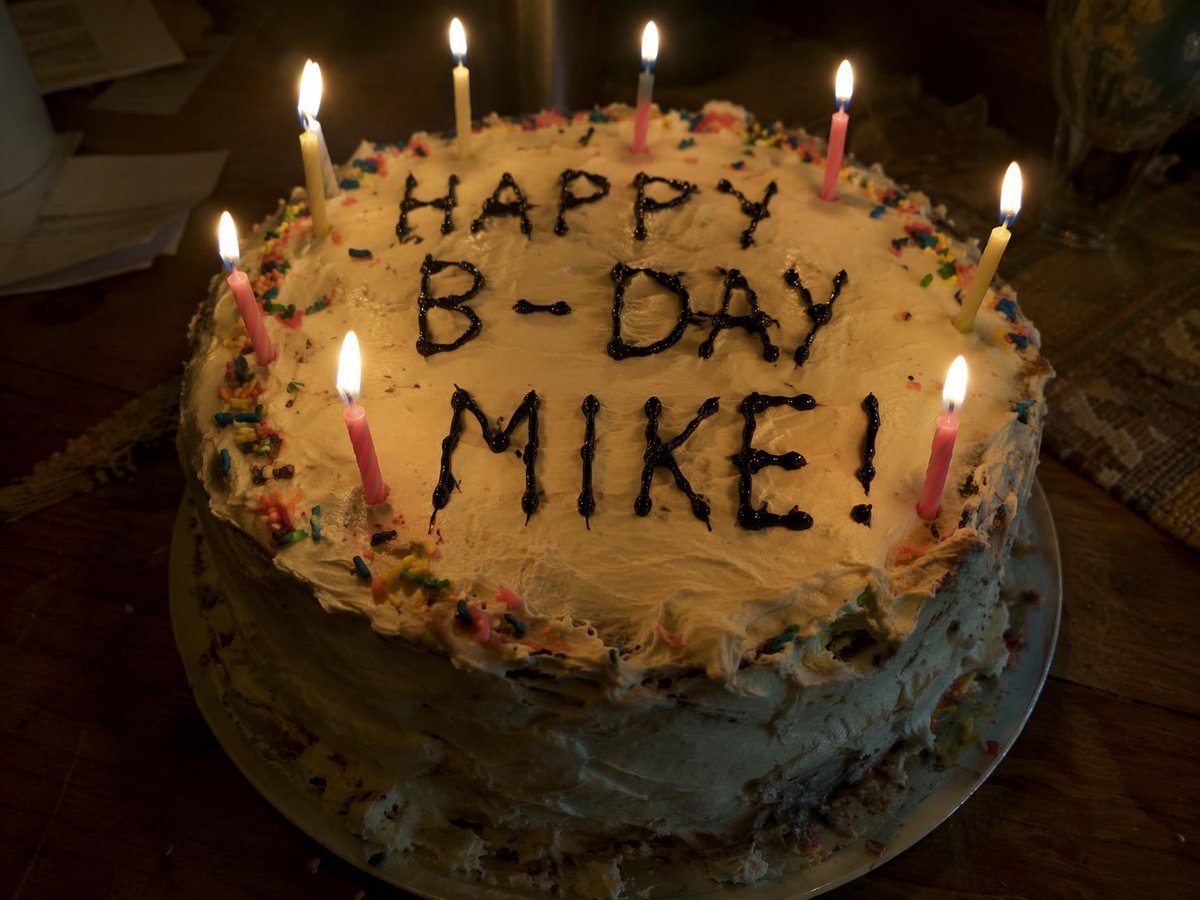 THEMXGE_'s tweet photo. —Le ha hecho un pastel de cumpleaños a @tachesdamour que le enseñó Hopper, aunque no le salió muy bien la decoración la intención era lo que contaba. También le ha hecho un dibujo de sus personajes de D&amp;D juntos—

¡Feliz cumpleaños, Mike! https://t.co/UboMzVXBUP