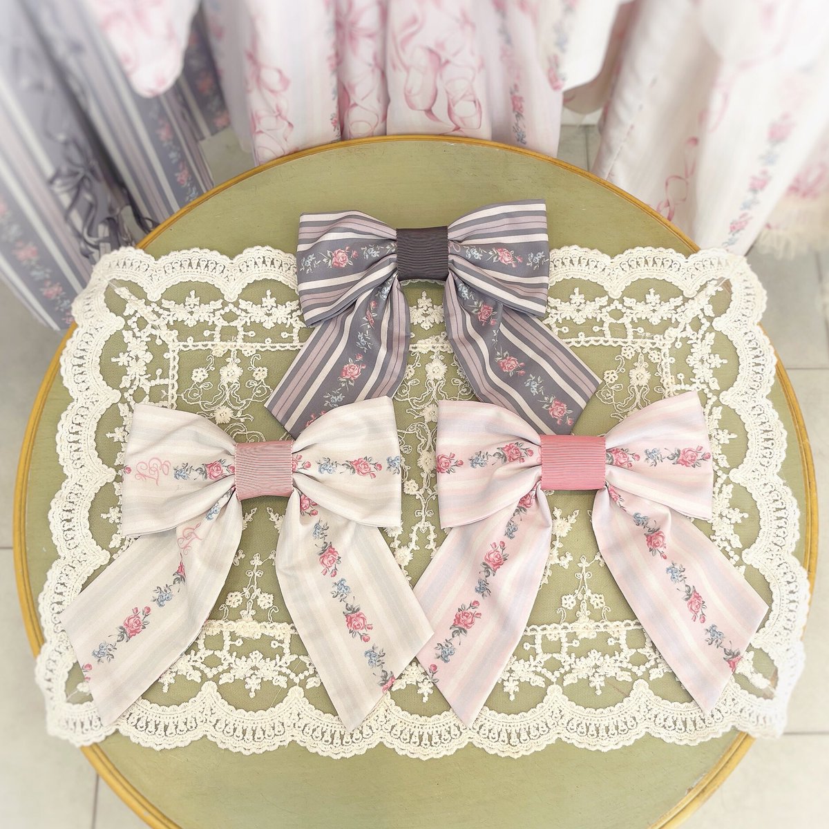 fraisier_s's tweet image. 🎀再受注スタート🎀

人気シリーズが新サイズ・新アイテムを
プラスして再登場🌟

【Emily Temple cute】
🩰Pointesシリーズ🩰
♡ワンピース(M, plus🆕)
♡キャミソールワンピース(M)
♡スカート(M)
♡バレッタ🆕

color：アイボリー/ピンク/グレー

受注期間：～4/26(日)
お渡し予定：7月下旬頃