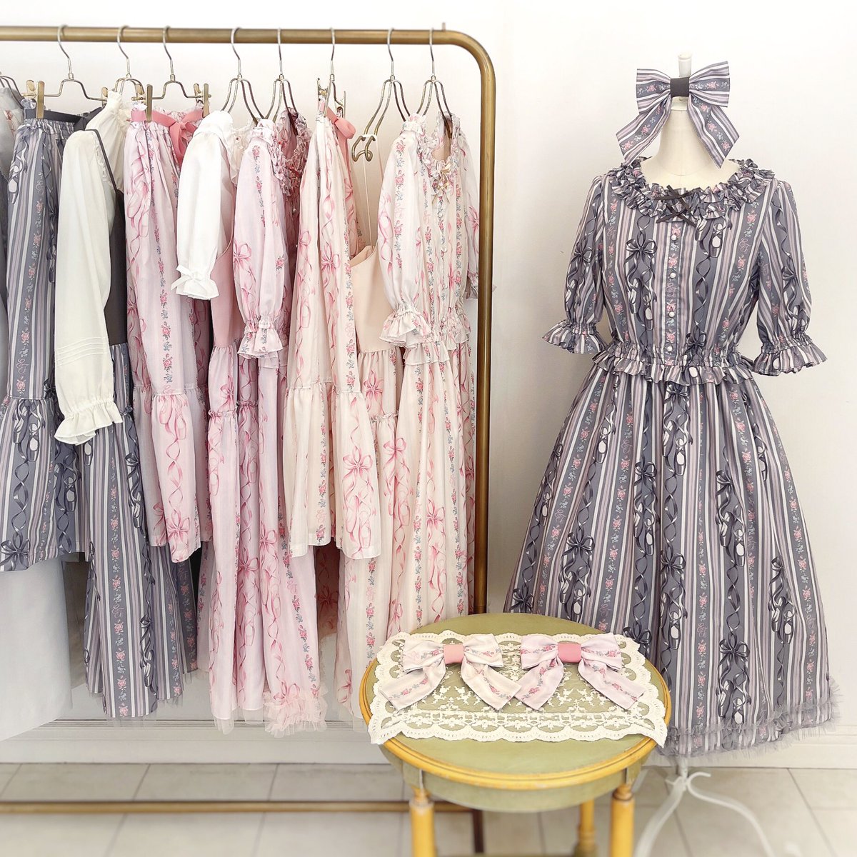 fraisier_s's tweet image. 🎀再受注スタート🎀

人気シリーズが新サイズ・新アイテムを
プラスして再登場🌟

【Emily Temple cute】
🩰Pointesシリーズ🩰
♡ワンピース(M, plus🆕)
♡キャミソールワンピース(M)
♡スカート(M)
♡バレッタ🆕

color：アイボリー/ピンク/グレー

受注期間：～4/26(日)
お渡し予定：7月下旬頃