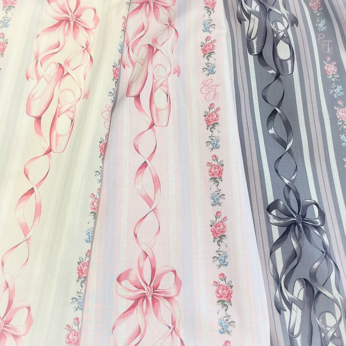 fraisier_s's tweet image. 🎀再受注スタート🎀

人気シリーズが新サイズ・新アイテムを
プラスして再登場🌟

【Emily Temple cute】
🩰Pointesシリーズ🩰
♡ワンピース(M, plus🆕)
♡キャミソールワンピース(M)
♡スカート(M)
♡バレッタ🆕

color：アイボリー/ピンク/グレー

受注期間：～4/26(日)
お渡し予定：7月下旬頃