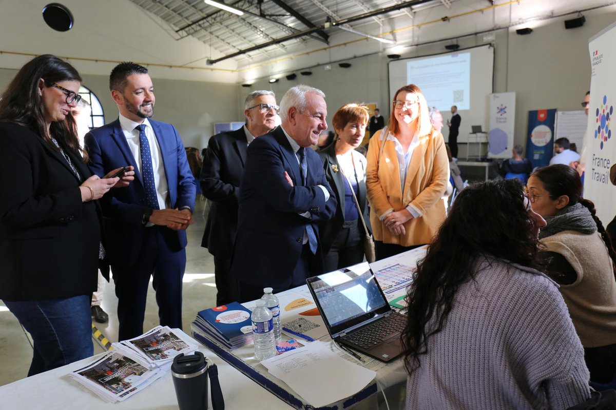 CASAOfficiel's tweet photo. 🚀 La CASA, moteur de la réussite locale : retour sur le 3e Forum Entrepreneurs !

Ce matin aux Espaces du Fort Carré d'Antibes, @JeanLeonetti, Président de la CASA, et Michèle Martin, référente Métiers @FTravail_06, ont inauguré cette nouvelle édition placée sous le signe de l'action et de l'ambition.

Le but de ce forum ? Transformer chaque idée en projet concret.✨
Porteurs de projets et chefs d'entreprise ont pu bénéficier de conseils gratuits auprès de plus de 20 partenaires stratégiques (juridique, financement, fiscalité, numérique).

À travers cet événement, la CASA réaffirme ses priorités :

🔵 𝐒𝐨𝐮𝐭𝐞𝐧𝐢𝐫 𝐥’𝐞𝐧𝐭𝐫𝐞𝐩𝐫𝐞𝐧𝐞𝐮𝐫𝐢𝐚𝐭 en offrant un accompagnement de proximité aux créateurs.
🔵 𝐁𝐨𝐨𝐬𝐭𝐞𝐫 𝐥'𝐞𝐦𝐩𝐥𝐨𝐢, car chaque nouvelle entreprise est un moteur de recrutement pour notre territoire.
🔵 𝐄𝐧𝐜𝐨𝐮𝐫𝐚𝐠𝐞𝐫 𝐥’𝐢𝐧𝐧𝐨𝐯𝐚𝐭𝐢𝐨𝐧 pour aider nos pépites locales à structurer durablement leur activité.

Une belle réussite collective pour dynamiser le tissu économique de Sophia Antipolis et de notre territoire. 
Bravo à tous les participants et merci à nos partenaires pour leur expertise !🤝💼

#CASA #SophiaAntipolis #Entrepreneuriat #ForumEntrepreneurs