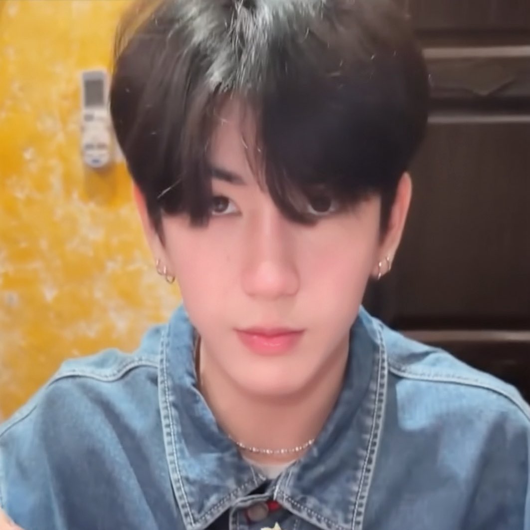 muji ۶ৎ tweet media