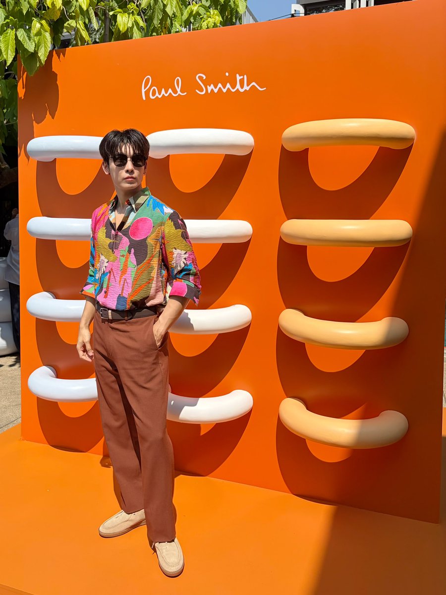 SolSkipperCo's tweet photo. Sunshine, stories, and a statement look 

MEW AT POOL SMITH

@MSuppasit
#PaulSmithTHxMew https://t.co/OBzWskjEPt