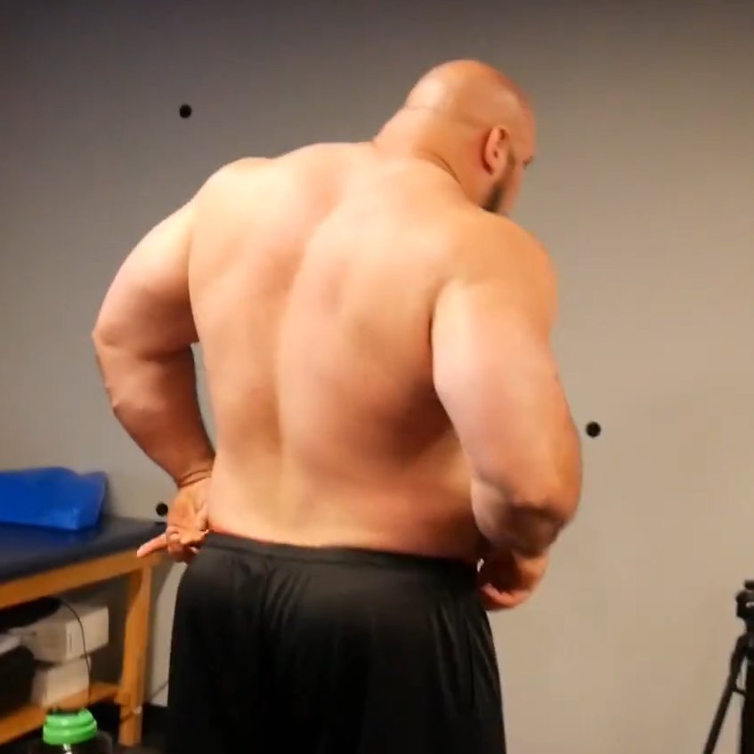 Strongman Lover tweet media