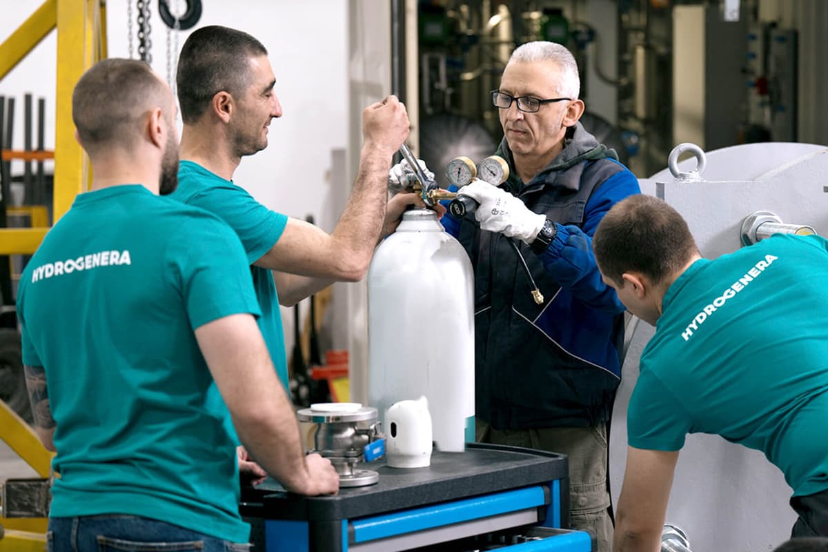 h2_view's tweet image. Bulgarian alkaline electrolyser manufacturer Hydrogenera will install a 2MW system at a Ukrainian project aiming to supply green hydrogen to industrial customers in Germany. dlvr.it/TRwgsz #hydrogen #HydrogenNow #H2View