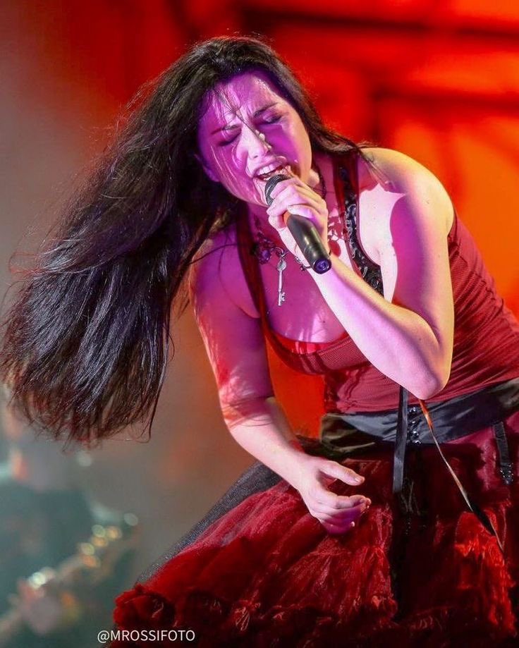 DailyAmyEv tweet media