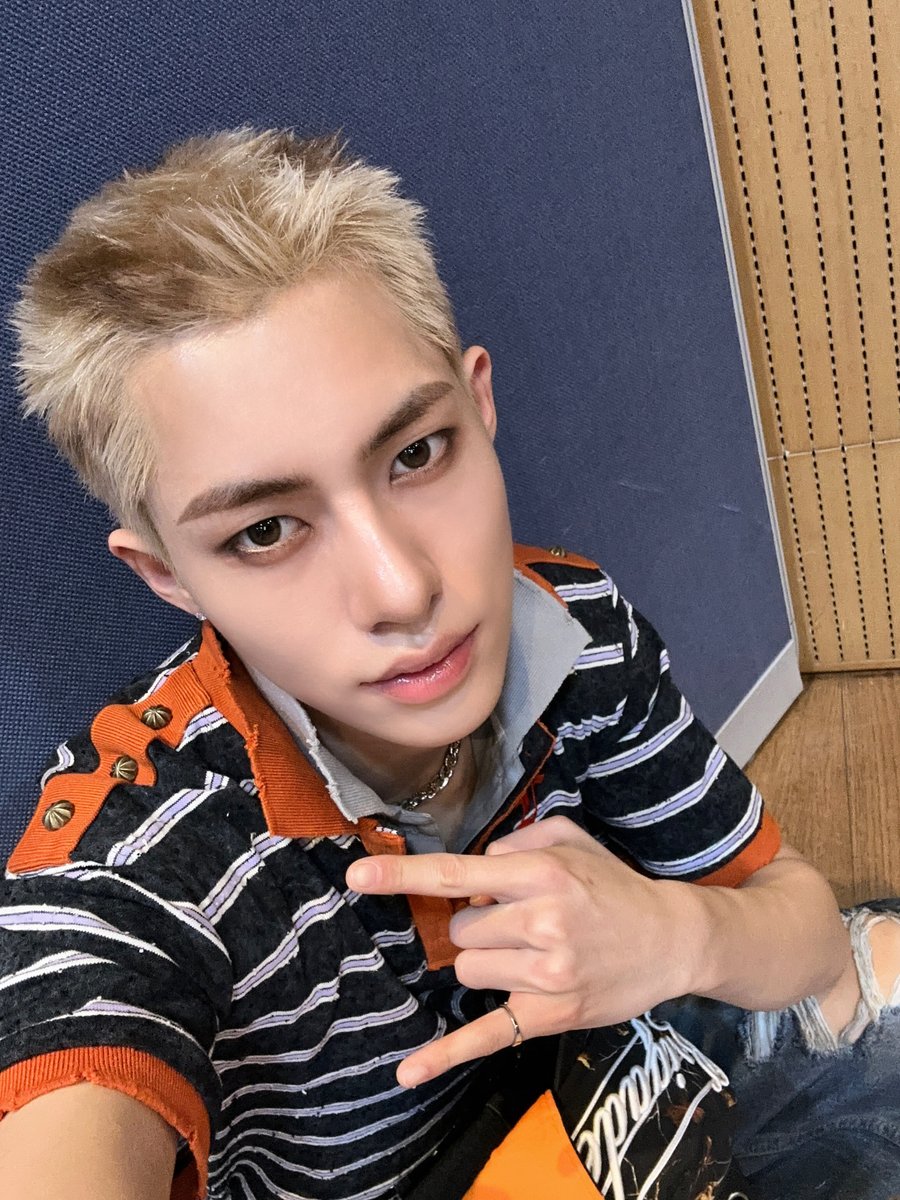 💭_

[#유섭] 🤗🤗

#NouerA #누에라 #ヌエラ
#YUSEOP