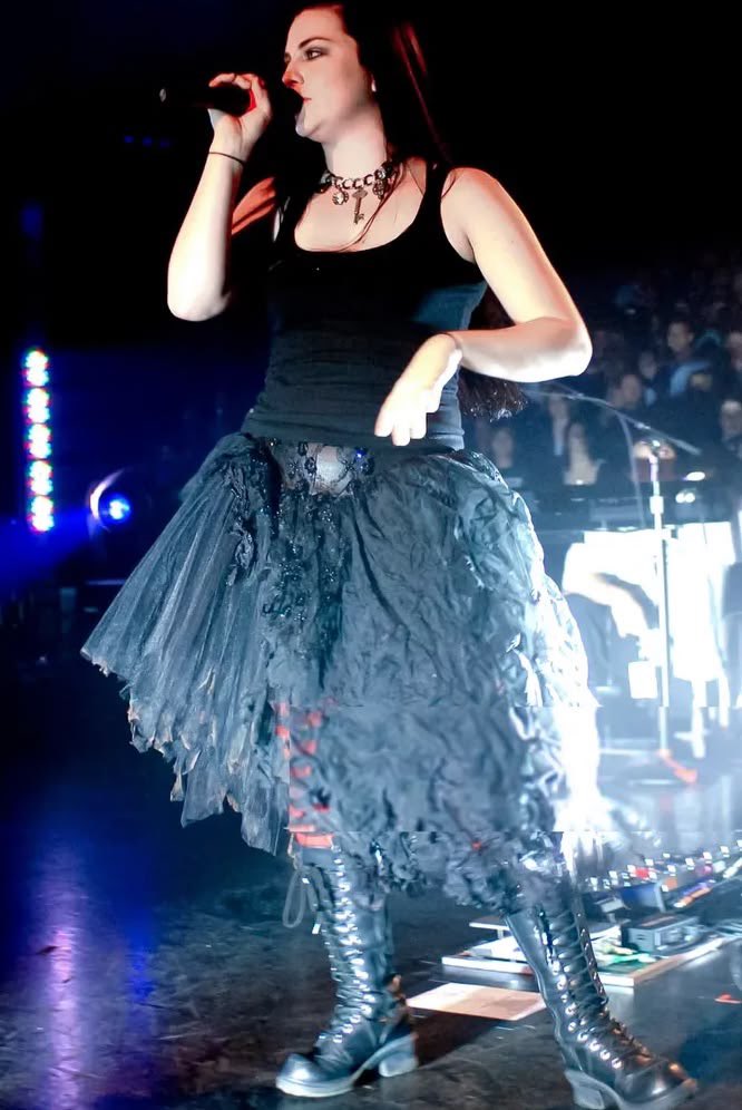 DailyAmyEv tweet media