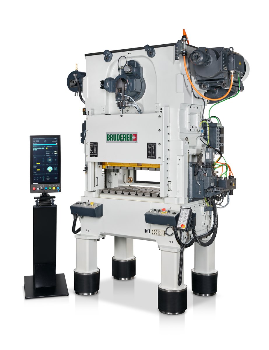 BrudererUK's tweet image. One week to go until MACH 2026 setup begins! Heavy lifts go in first, followed by the stand build, then setting up all exhibits. Everything ready for doors opening Monday 20 April. Excited to get started! 
#MACH2026  #ukmfg