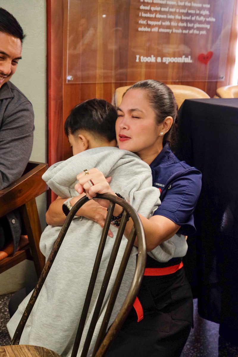 officialjudayph's tweet photo. Family is home—and dito sa #ADChefsNight this is your home too. Dito, comforting ang food, masaya ang kwentuhan, at good vibes lang all around. We had a wonderful time serving you! ❤️
#JudyAnnSantos #AngrydoboPH #ThisIsLove #LoveEatRelationship https://t.co/7iIh9QZ3W0