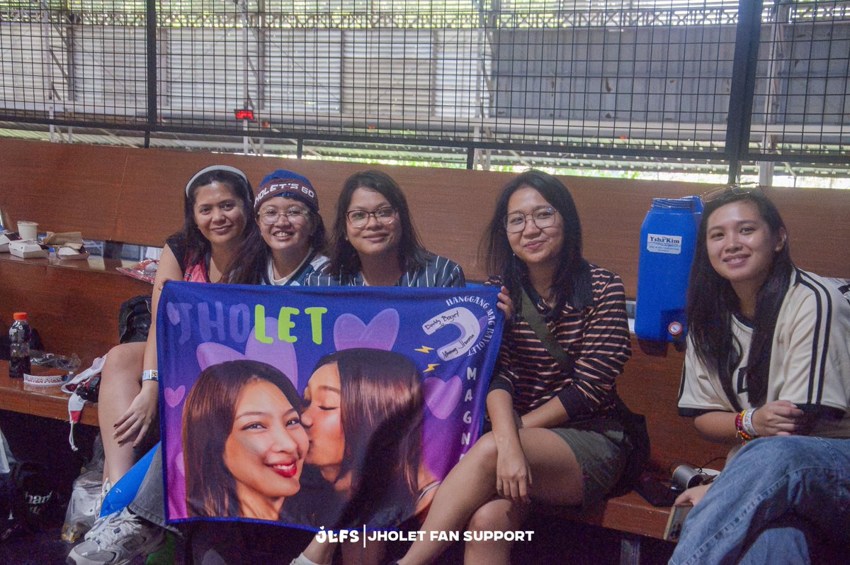 jholetfs's tweet photo. The heat can't stop them— Loud cheers and nonstop support from the crowd as they win Penshoppe, Akari, Sterling & BINI Cosmetics prizes! 📣🙌🏻
#JholetFanSupport
#JhoLetsGo
#JLFS1stAnniversary https://t.co/M85DEBTSvg