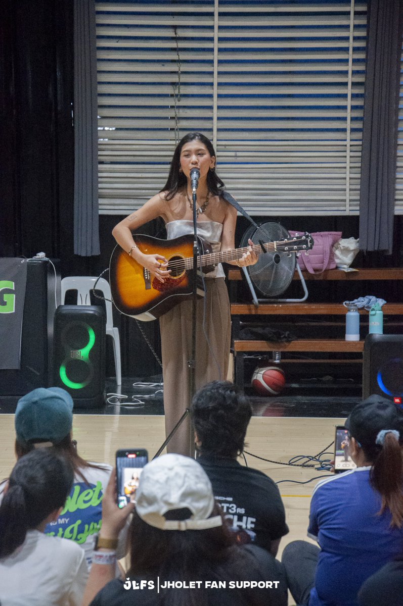 jholetfs's tweet photo. Special performances by Ischi Mendoza that serenaded everyone through the night brought the vibes 🎤🎶
#JholetFanSupport
#JhoLetsGo
#JLFS1stAnniversary https://t.co/VuyYjBocZt